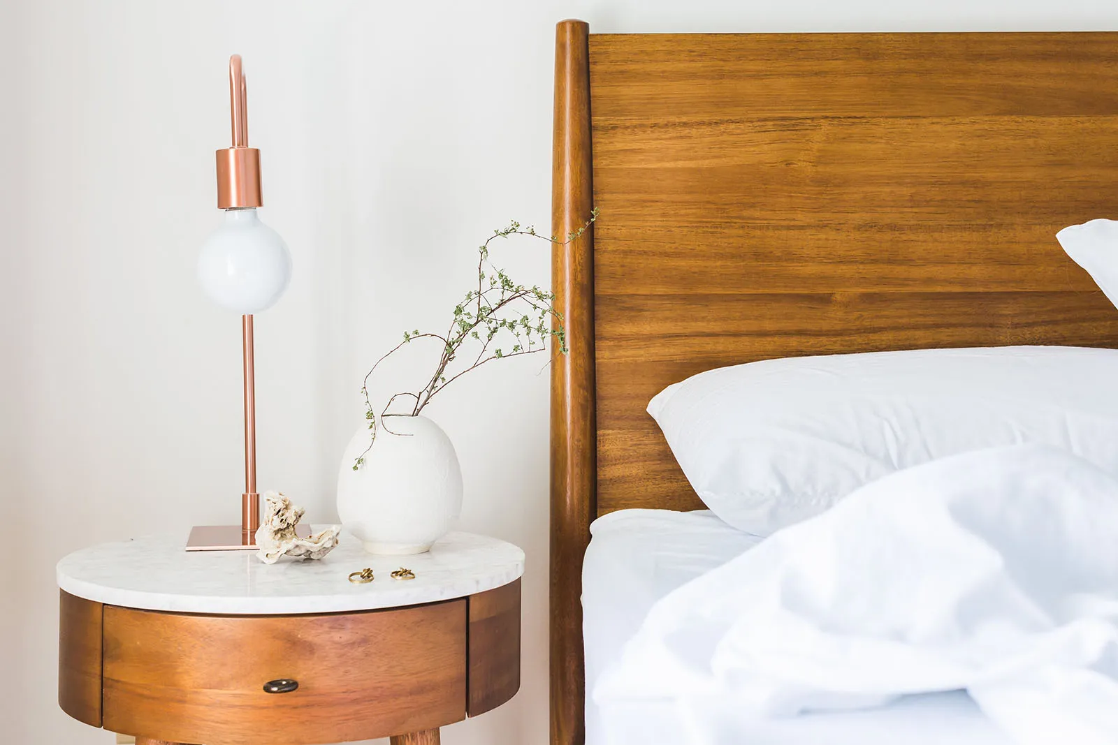 bed bedroom comfort