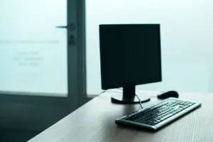 desktop-pc-computer-in-empty-office